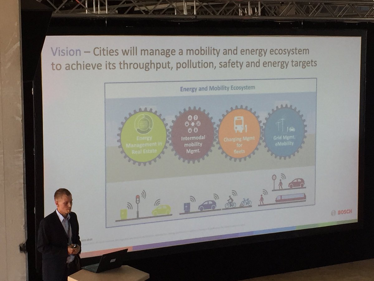 smartimmo_io's tweet photo. Economie of Things in #SmartCity und #Gebäude aufgezeigt von @MoritzKaminski von Robert Bosch Schweiz AG. #smartimmo2019 #EoT #IoT https://t.co/AnYc23GQvl