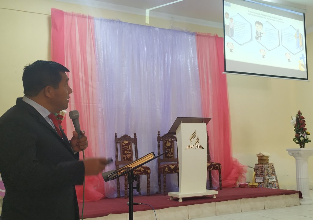 RicardoVega1844's tweet photo. Participando de la reunión de #Discipulado #6MetasUPN @AdventistasANoP #RegionCajamarca
"Hay personas que son recordadas por su atención y su compromiso en desarrollar a otras personas" Pr. @cesarterronesm
@CarlosRequejoP @janura7 @JimmyLevano1 https://t.co/e1vdODC6ww