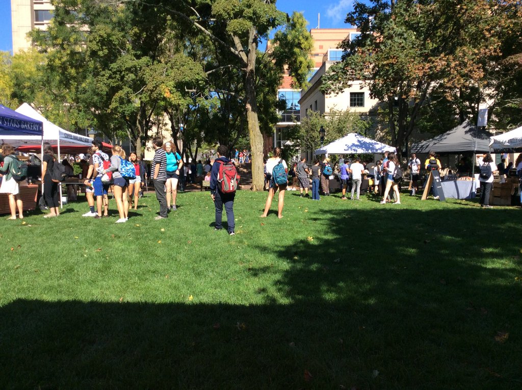 FarmFreshRI's tweet photo. Join us #Wednesdays thru October for your #localFood pitstop on @BrownU campus! Not just for students, the #FarmersMarket is right near the corner of Thayer &amp; Waterman, #PVD. @Barden_Orchard, @TheCoffeeGuyRI, #HarvestKitchen, @KNEADDoughnuts, #Matilda, #Osamequin, #7Stars https://t.co/RgAWOvlIT6