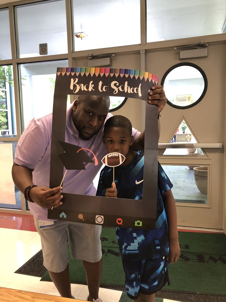 DaJazzyJazz1's tweet photo. #latepost Open House at West Manor #back2school @ib_manor @apswestmanor #westmanorPTO https://t.co/3C512FmFnZ