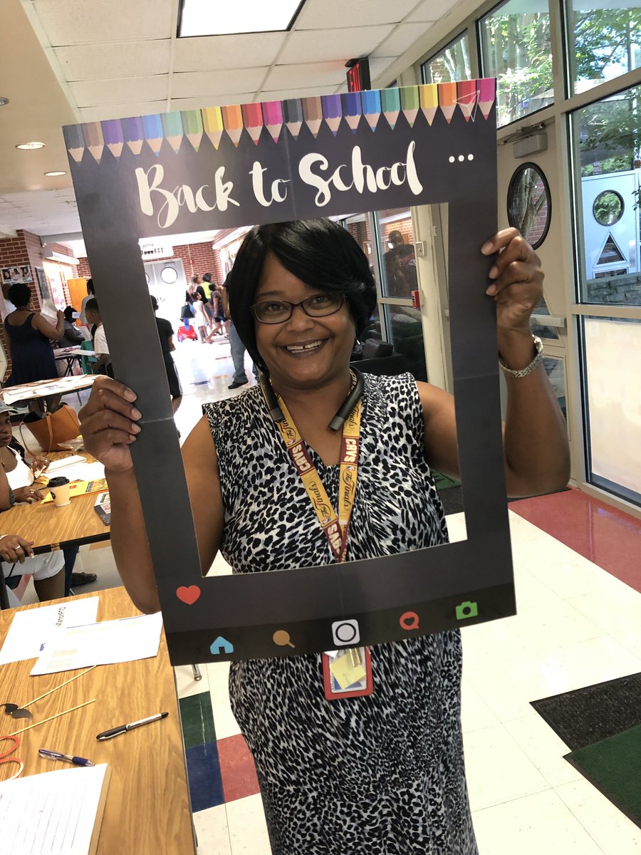 DaJazzyJazz1's tweet photo. #latepost Open House at West Manor #back2school @ib_manor @apswestmanor #westmanorPTO https://t.co/wPCMabVyEB