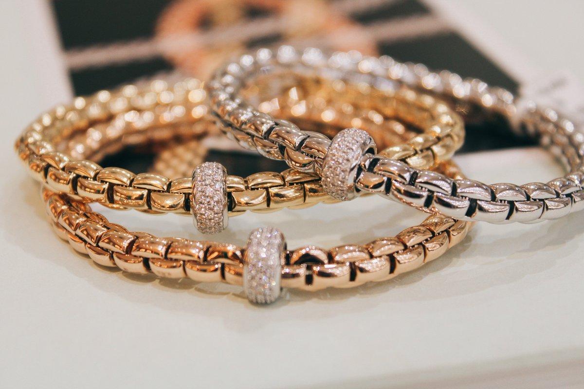 rudells's tweet photo. The FOPE Flex'it mesh is iconic and irresistibly comfortable. Visit a Rudells Showroom to try one (or more) on for yourself!
#FOPEFriday #FOPEJewels #FOPE #Jewellery #Diamonds https://t.co/P7LFYUYuyR