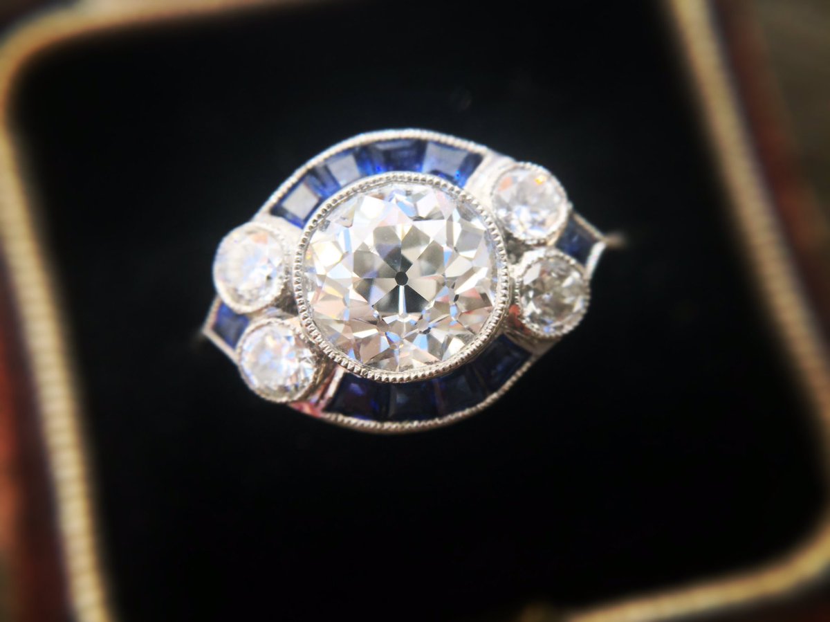 Latest find... #sapphire #sapphireanddiamonds #diamond #diamonds #ring #jewellery #jewelry #wow #love #blue #beautiful