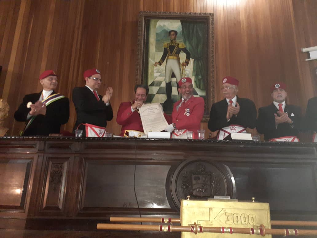 grancapitulo_ve's tweet photo. Conozca más de los detalles de la Gran Asamblea de Masones del Arco del pasado #31Ago https://t.co/AGDDfwxTkc

#FelizMartes #3Sep #RealArco #RoyalArco #RitoYork #YorkRite #MasoneriaRegular #MasoneriaCapitular #GCVMRA https://t.co/l4pdriN1Cs