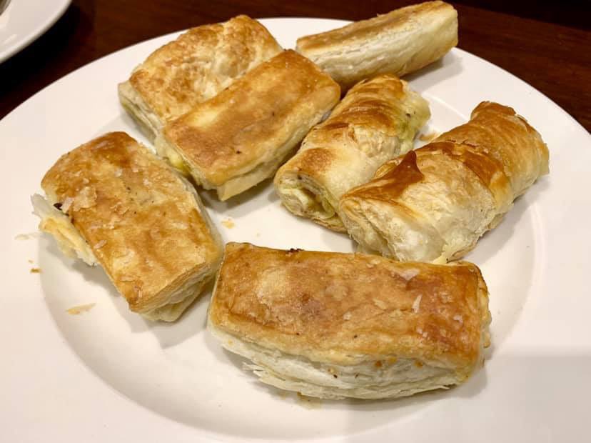 rajesh_tara's tweet photo. Last week, during #AIMA #HRLeadership #Conference in #Goa,  tasted #ChickenPatties. These were, fondly brought by Conference Chairman Pramod Bhasin from a local bakery, #LaConfiserie #Condolim. 

These were fresh, flaky, soft with a flavourful filling of Chicken. #MagicOfFlavours https://t.co/BoYaZqfOID