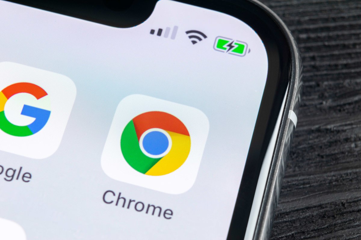 SayMineTech's tweet photo. 2 billion users' data put at risk with new emergency #security warning issued for #Google's #Chrome. The vulnerability found can enable someone to remotely take control over your programs. Do you know who hold your #data? https://t.co/0Sp3mNRfXe #saymine #privacy #news https://t.co/CHEHukHmwK
