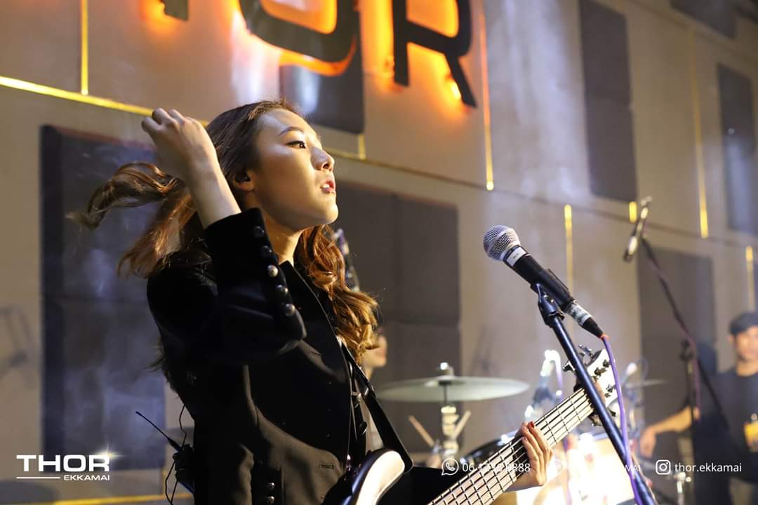 Alizbandfanclub's tweet photo. Aliz Love At First Rock @ Thor Ekkamai [28.08.19]

🙏 ขอบคุณภาพสวยๆจากร้าน Thor ค่ะ

แล้วพบกันอีกครั้งวันที่ 27 ก.ย.นี้นะคะ 😉 
#Alizband #Muzikmoverecords #Muzikmove #LoveAtFirstRock https://t.co/uBeglAmtDr