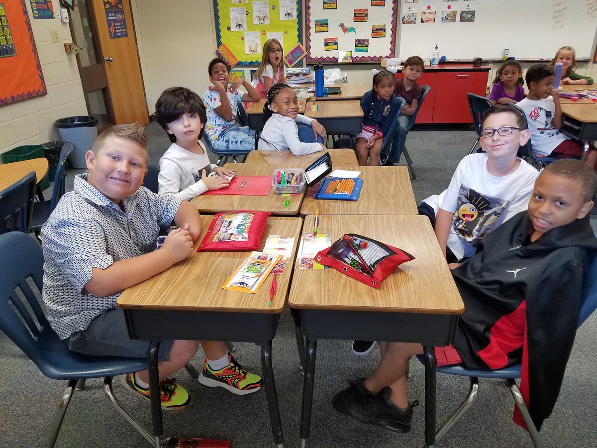 SunnysideDCPS's tweet photo. We are having a fabulous first day! #Day1DCPS https://t.co/4iC0ikWg9A