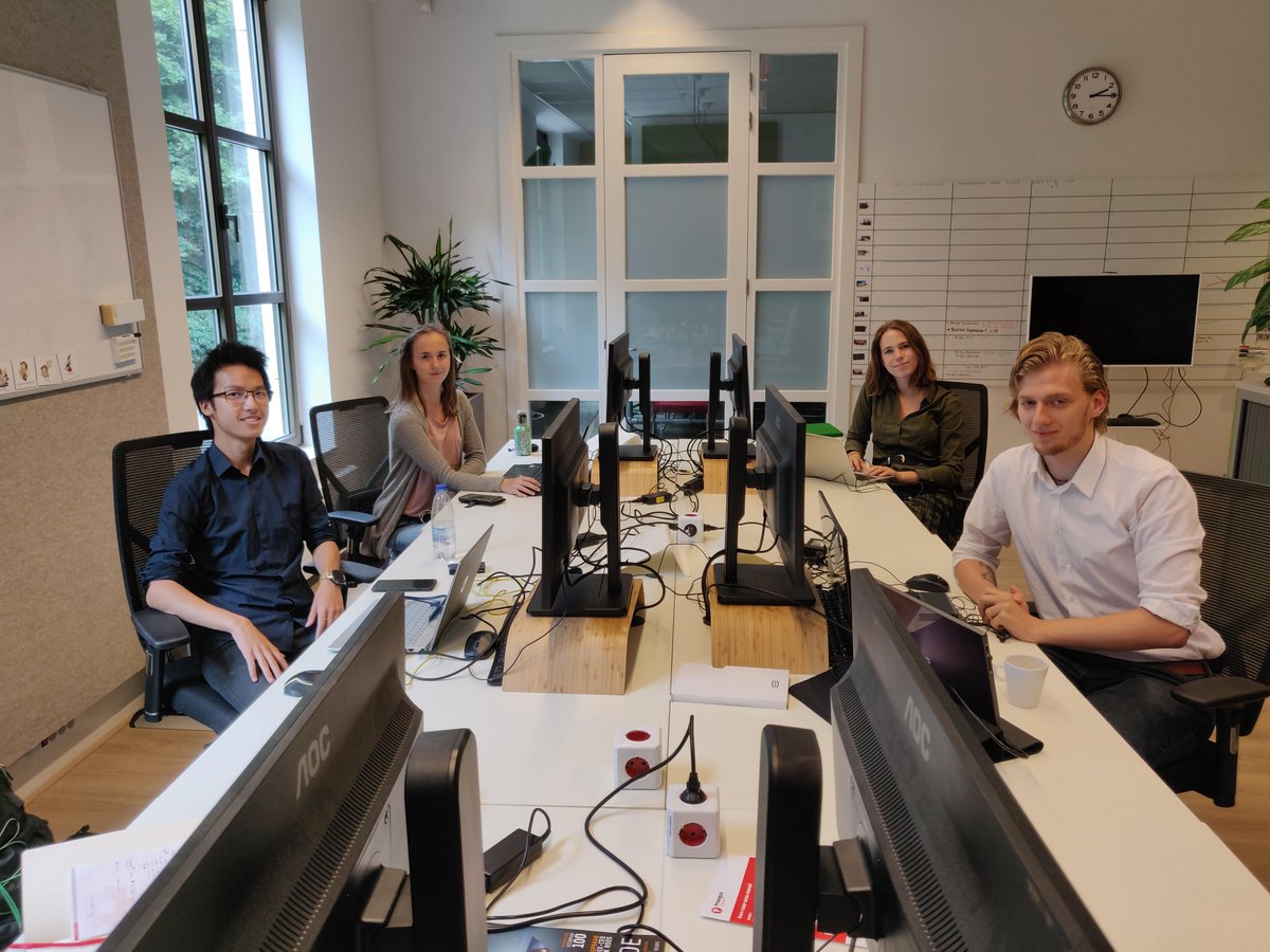 Praegus's tweet photo. Vandaag start de groep studenten van @WindesheimFlevo aan hun #comakerhip voor de komende 6 maanden. Samen met hun begeleiders @Tcnh & Maarten-Jan gaan zij mee werken aan uitbreiding van onze #OpenSource #Toolchain | https://t.co/duYfQqyL7F #OSToolchain #Testautomatisering https://t.co/ZR2qbdmrHa