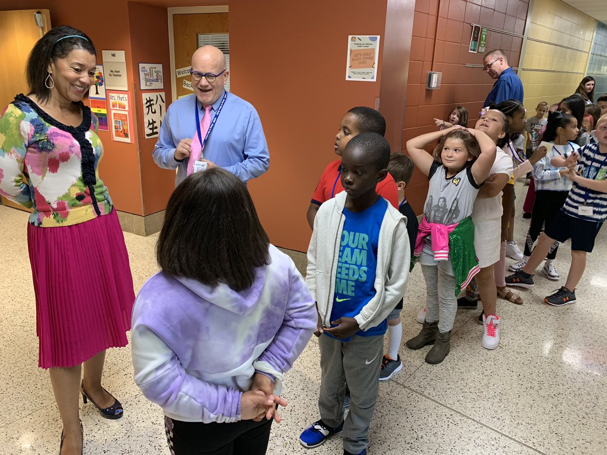 Hopkins270's tweet photo. Greeting @HopkinsGatewood third graders. #HPSFirstDay https://t.co/9h8aET736E