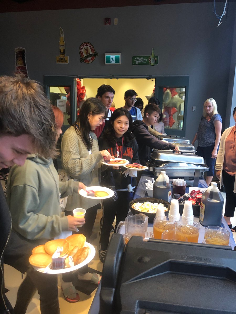 AlgomaU's tweet photo. Deans office pancake breakfast 🥞🥓! #nomnom #oweek2019 #allwelcome #newbeginnings #algomau #pancakes https://t.co/NTPFsw8QTr