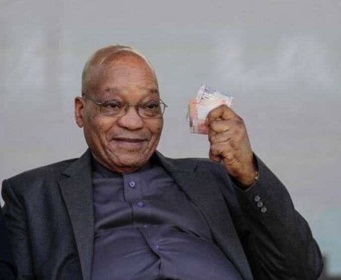 uMelf's tweet photo. So if you have cash that you wanna deposit but you bank with @Discovery_SA Bank you have a problem. You must  1st deposit it to Beep Bank then transfer it to Discovery Bank. That's paperless banking #BankHealthier https://t.co/y1onEzU2Xu