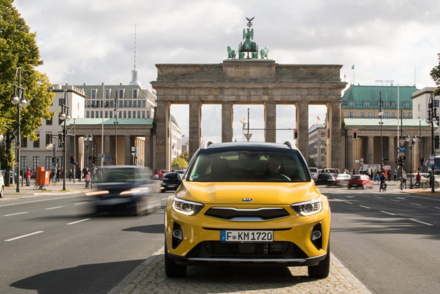 Highmotor's tweet photo. Guía de compra: KIA Stonic ¿cuál es la opción de compra más equilibrada? https://t.co/b6U5AgbjRm #KIA #Stonic #Crossover #GamaVersiones #Guiacompra https://t.co/CNZ0LatRmY