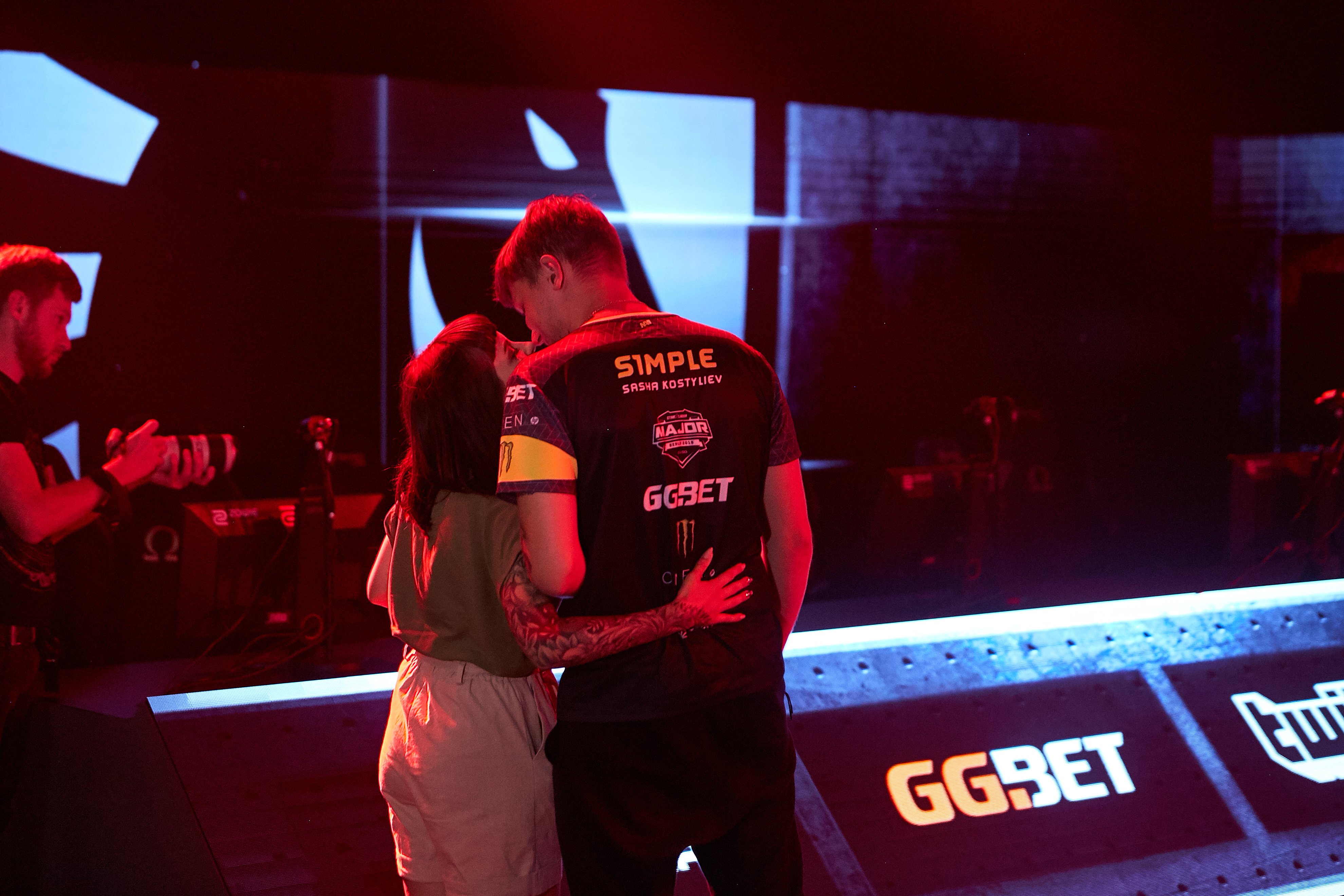 EDjLBR3WkBISZAf?format=jpg&name=4096x409