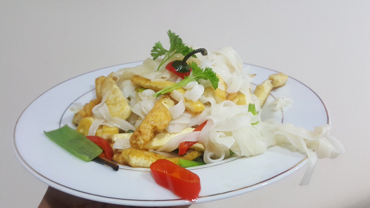 ReZen_Balance's tweet photo. I want you to eat to live because I love you as I love myself. So I want you to live a live full of strength and greatness

Lookout for cook book coming soon

#eattolive #eatvegan #organic #rezen #eathealthy #rezen #ricenoodles #roastedsweetcorn #realfood #tofu #parsley #lovefood https://t.co/0xNRoHql4Q