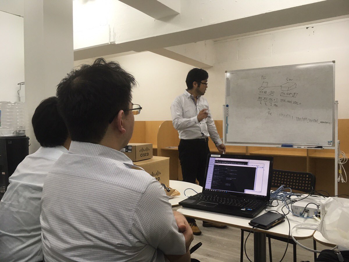 CP_Co_Ltd_JP's tweet photo. 今日は62回もくもく会で参加者は4名でした。今回の引き続きネットワーク機器の検証を兼ねた設定方法の勉強などしていました。今日のようにたまには簡単な基礎知識の講義もしたりします。

次回のもくもく会は9/10(水)19:00〜なので気軽に遊びに来てください♪

#cloudproduction #もくもく会 #青山 https://t.co/BXtPj4mqrk