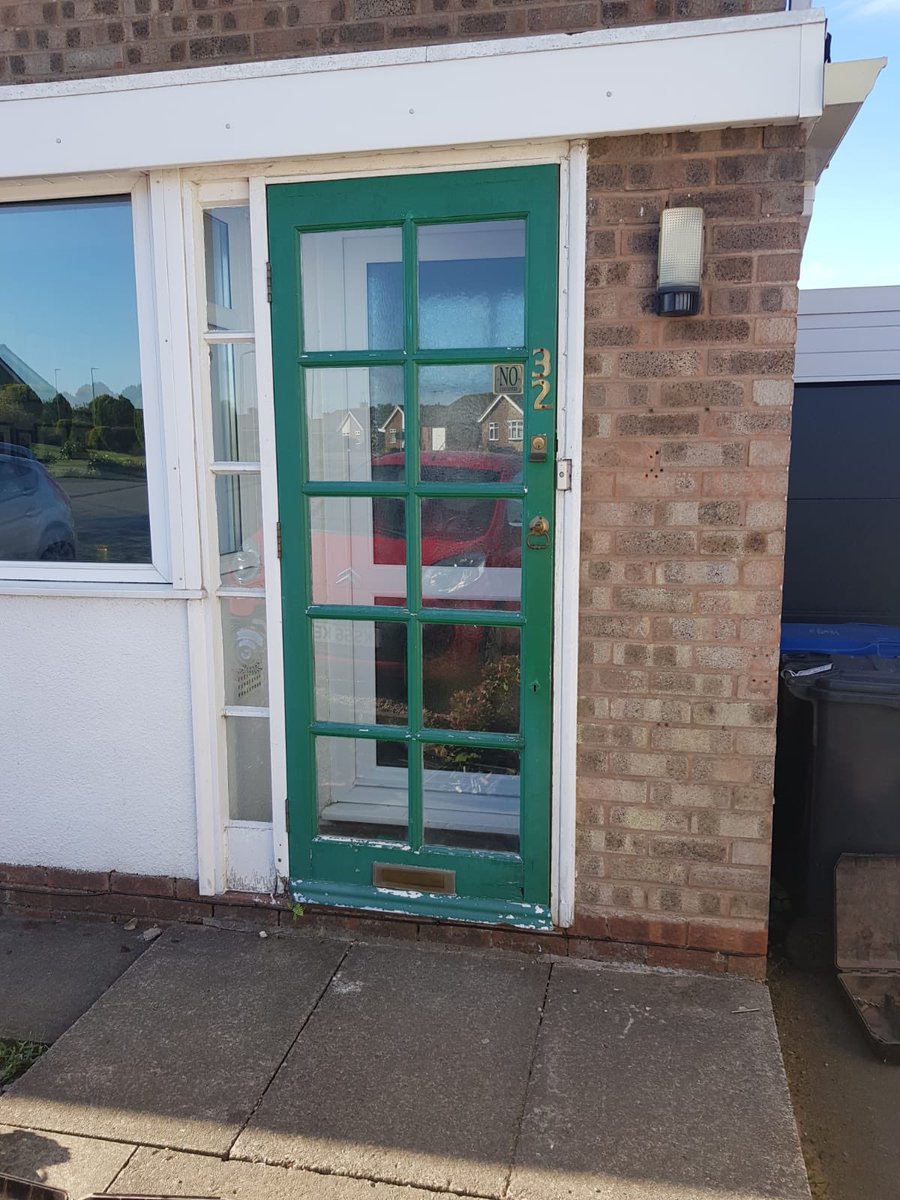 Composite front door finished in anthracite grey with white subframe and side panel. We offer a wide range of front, side and rear doors in many designs and colours. Pop into our showroom to see a range on display!
nuneatongaragedoors.co.uk