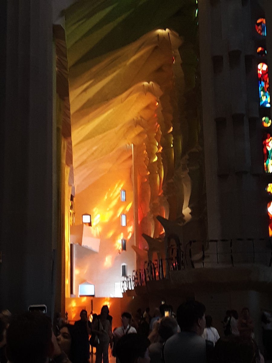 KuchDkuch's tweet photo. La Sagrada Familia in Barcelona with the Spanish club.  2019 trip to Spain and Italy  #glcshs #glcshsSpanishclub #culture https://t.co/kAOL4tp0Ux