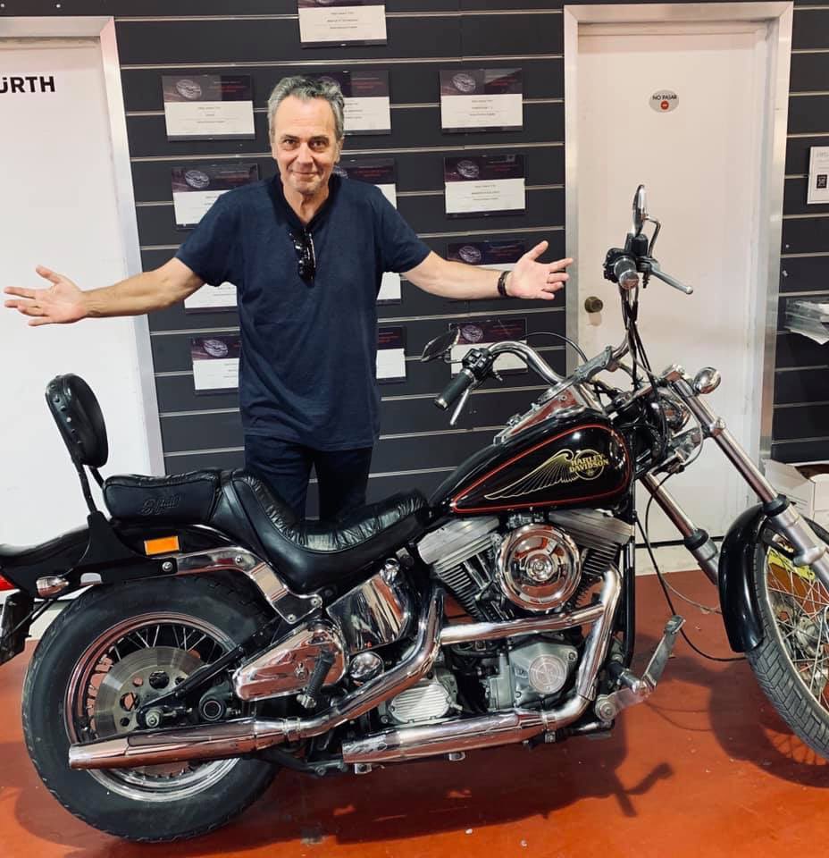 Hoy en CMM, hemos recibido la visita de nuestro amigo y cliente JOSE CORONADO. Gracias por elegirnos para vender tu maravillosa Harley, la cual lleva contigo más de 20 años!!! <a href="/_josecoronado_/">Jose Coronado</a> <a href="/CMMSpain/">Custom Motor Madrid</a> #HarleyDavidson