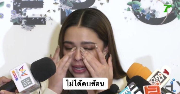 Peachess_xbin's tweet photo. คำตอบเวลามีใครมาถามว่าเราคบซ้อนรึป่าว อ่อๆ🌚🌝 #แพทริเซีย https://t.co/beaKED7v9Z