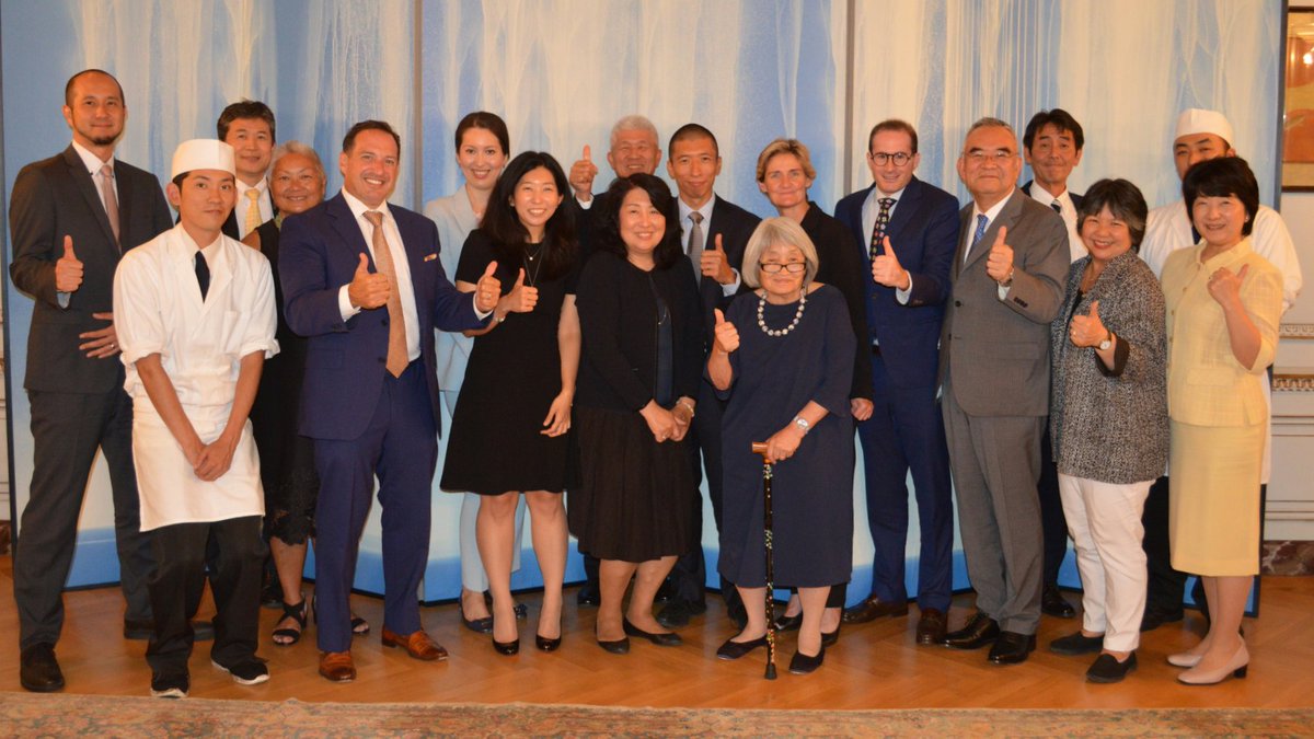 Japan Consulate Ny 総領事館 山野内大使は 今般セントラルパーク分署責任者に昇任異動されたnypd 日系アメリカ人ナオキ ヤグチ警部をお祝いし 関係者の皆様とともに公邸に招待して意見交換を行いました 皆様のさらなるご活躍をお祈りいたします Japan Consulate Ny 総領事館 山野内大使は 今般セントラルパーク分署責任者に昇任異動されたnypd 日系アメリカ人ナオキ ヤグチ警部をお祝いし 関係者の皆様とともに公邸に招待して意見交換を行いました 皆様のさらなるご活躍をお祈りいたします