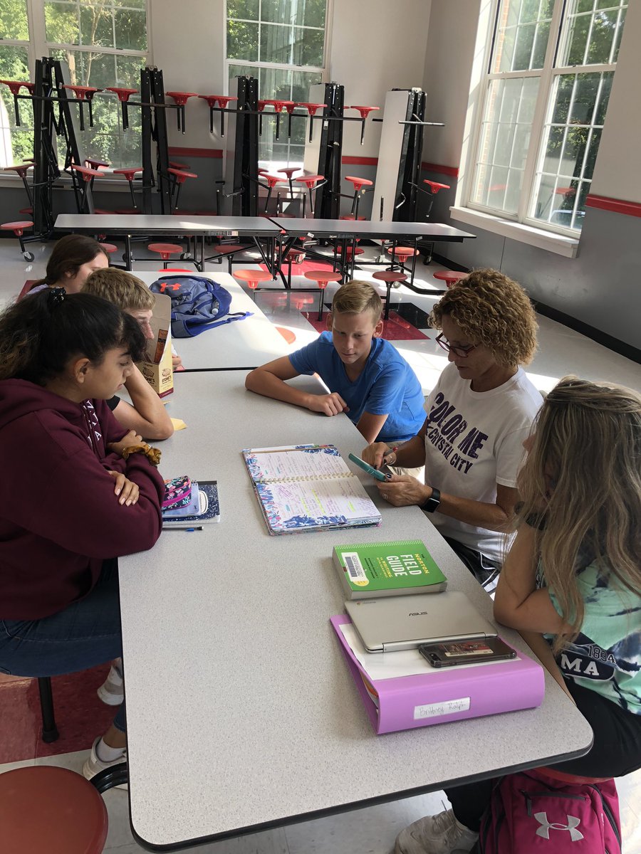CrystalStuco's tweet photo. First leadership meeting! 🚀🚀#MASC https://t.co/rpnJ7AYlzd