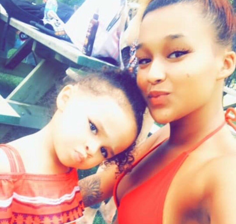 JesseWellsNews's tweet photo. Family members confirm 20yo mother Tatyana Sims was killed inside her home this morning.
Her 3-year-old daughter was grazed by the gunfire but will survive.
No motive yet known for the murder. https://t.co/cPBk05bBK9