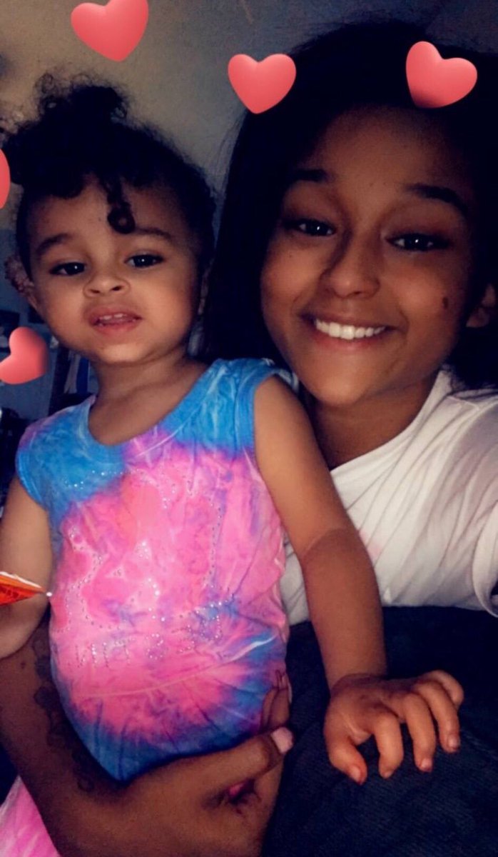 JesseWellsNews's tweet photo. Family members confirm 20yo mother Tatyana Sims was killed inside her home this morning.
Her 3-year-old daughter was grazed by the gunfire but will survive.
No motive yet known for the murder. https://t.co/cPBk05bBK9