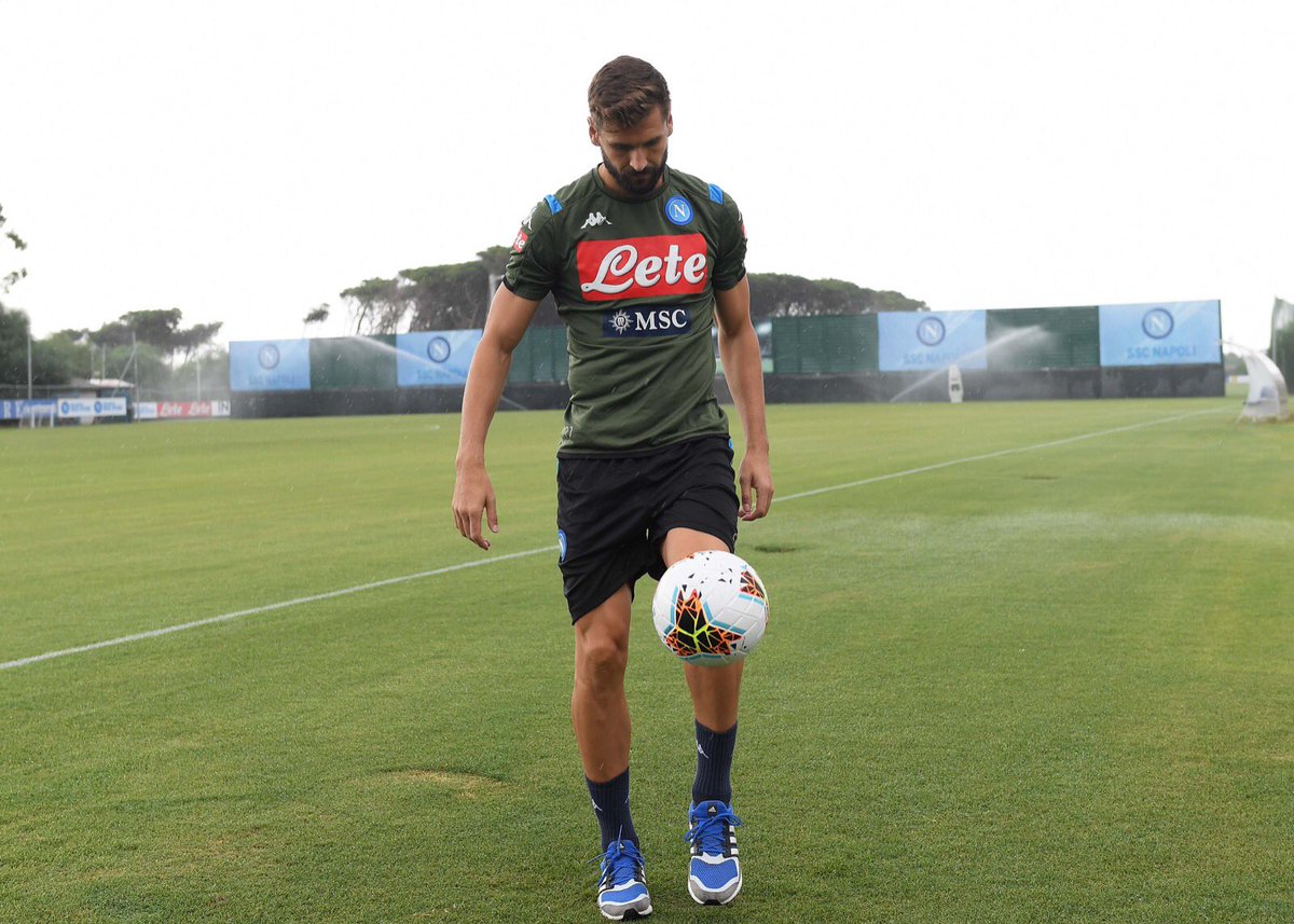 sscnapoli's tweet photo. 📸 @llorentefer19 è in campo 👋🏻
💙 #ForzaNapoliSempre https://t.co/zyRv9LxNkN