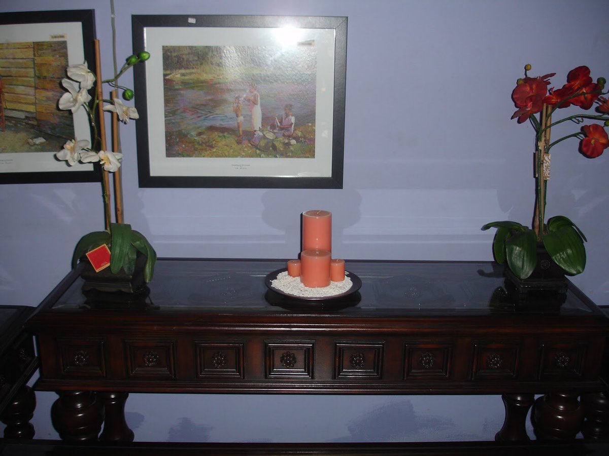 MojoInteriors's tweet image. Decorative console with side stools with intricate design details. items picked out with your space uniquely furnished. #decorativetable #orchids #pictureframes #tablerunners #design #furniture #pictureframes #floralvases #designer #decorator #interiordecor