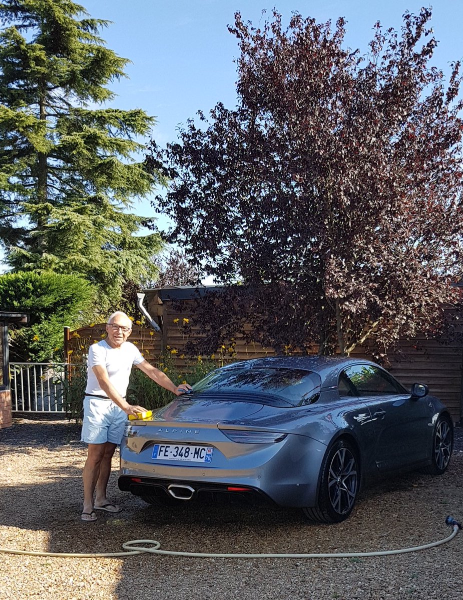 Limondin1's tweet photo. Quand on a le A fléché dans le sang et qu'on se déplace en new A110 on se sent en permenence ambassadeur de la marque dieppoise 😁 C'est un vrai plaisir bien sûr ... mais une contrainte aussi !!! 😉 https://t.co/qWai4J1M9H
