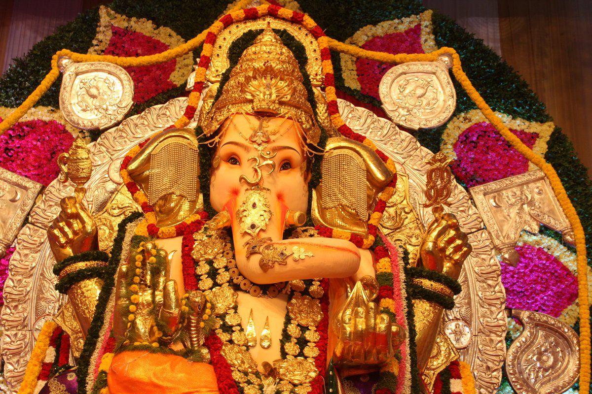 firozeshakir's tweet photo. Documenting #GSBSevaMandalGanesha #KingCircle since last 18 years thanks to Dr #BUPai and late Mr #DineshPai..
#SuneelShenoy others ..
#JaiShreeGanesha 
#GSBCommunity 
#Hinduism https://t.co/hpJG46Rt9y