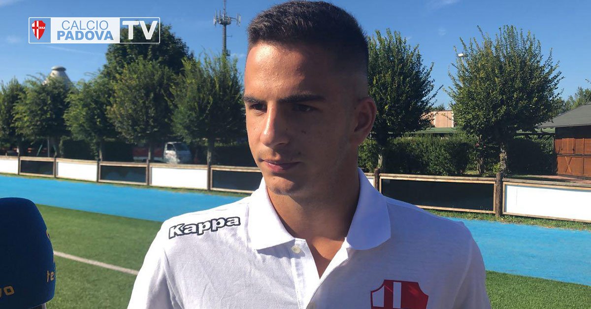 PadovaCalcio's tweet photo. Presentazione di Davide #Buglio: “Era un progetto che volevo fortemente, essere qui a #Padova per me è un onore che il direttore abbia pensato a me. Mi reputo un giocatore umile, quando c’è da ripiegare ripiego e quando c’è da attaccare attacco” https://t.co/Wo9BdNAmzy https://t.co/Eu4f0SCTxC