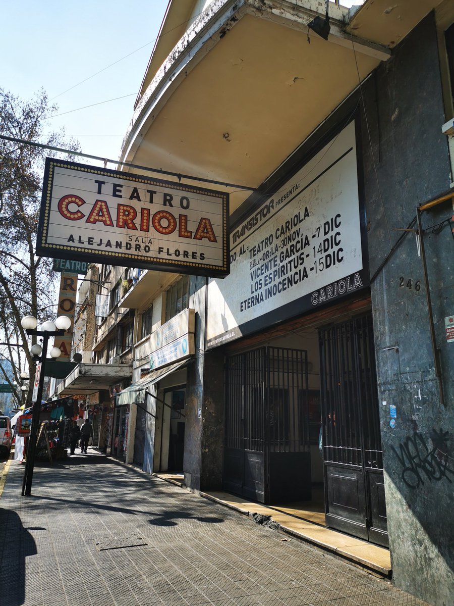 ¿Sabías que desde el año 2012 el Teatro Cariola es considerado Monumento Nacional?
Construido entre 1949 y 1954, el Teatro Cariola es considerado como uno de los centros culturales más importantes de la capital y ha albergado diferentes artistas por más de 65 años🎭✨"