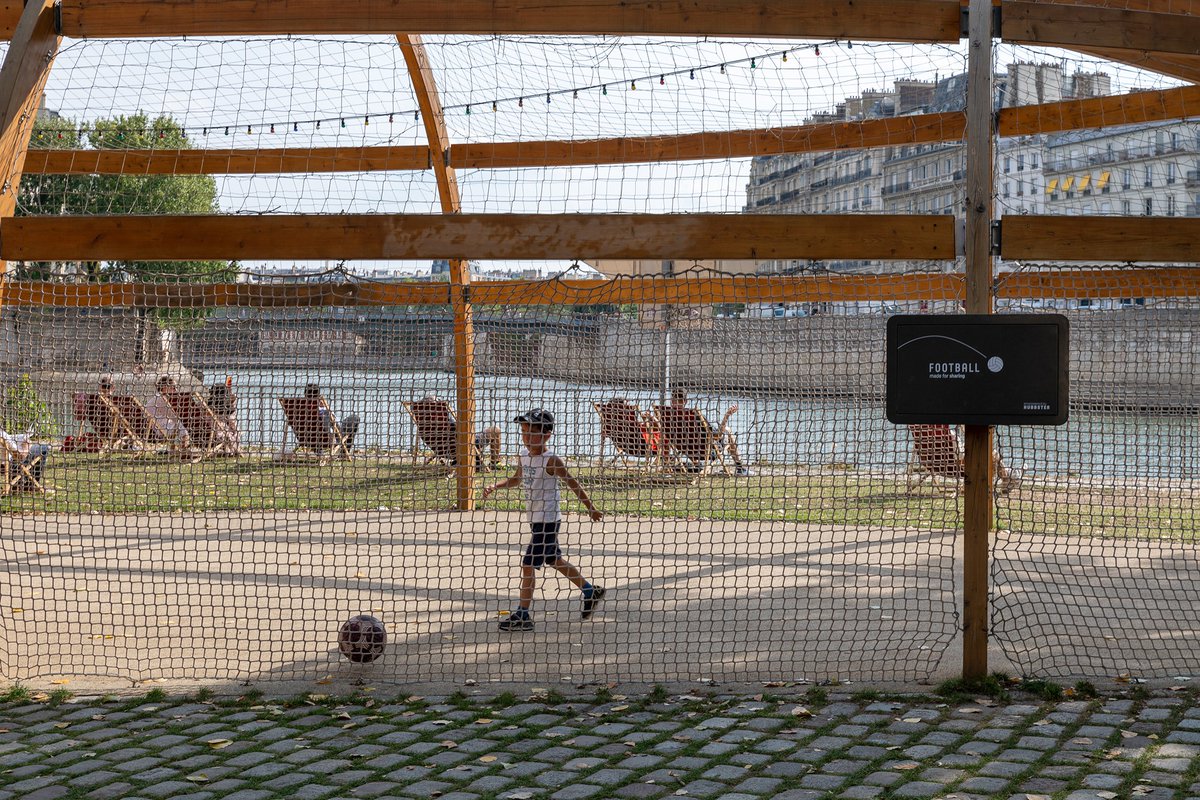 FAIRE_PARIS's tweet photo. @playourhub, jeux en libre service expérimentés dans les 4e et 13e arrondissement ! 🏀🏓⚽️🏋️‍♀️

// RDV // 
12h30 : Jardins Grands Moulins, Paris 13
18h30 : Berges de Seine, Paris 4

https://t.co/Kmra3WK18P
#PDW19 #PDW #FAIRE #FAIREDESIGN https://t.co/ba4iPwXPMw