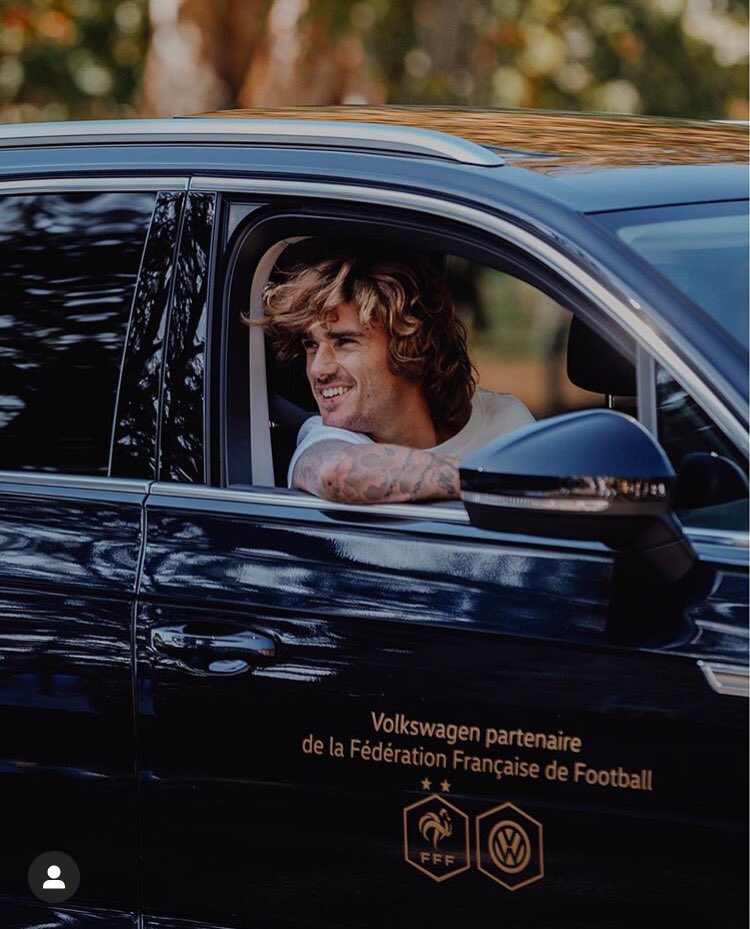 La meilleure façon de préparer un match avec <a href="/equipedefrance/">Equipe de France ⭐⭐</a> 
Arriver en #VW 💪🏻
Allez les bleus 🇫🇷 !
<a href="/vw_france/">Volkswagen France</a> <a href="/FFF/">FFF</a> <a href="/AntoGriezmann/">Antoine Griezmann</a>