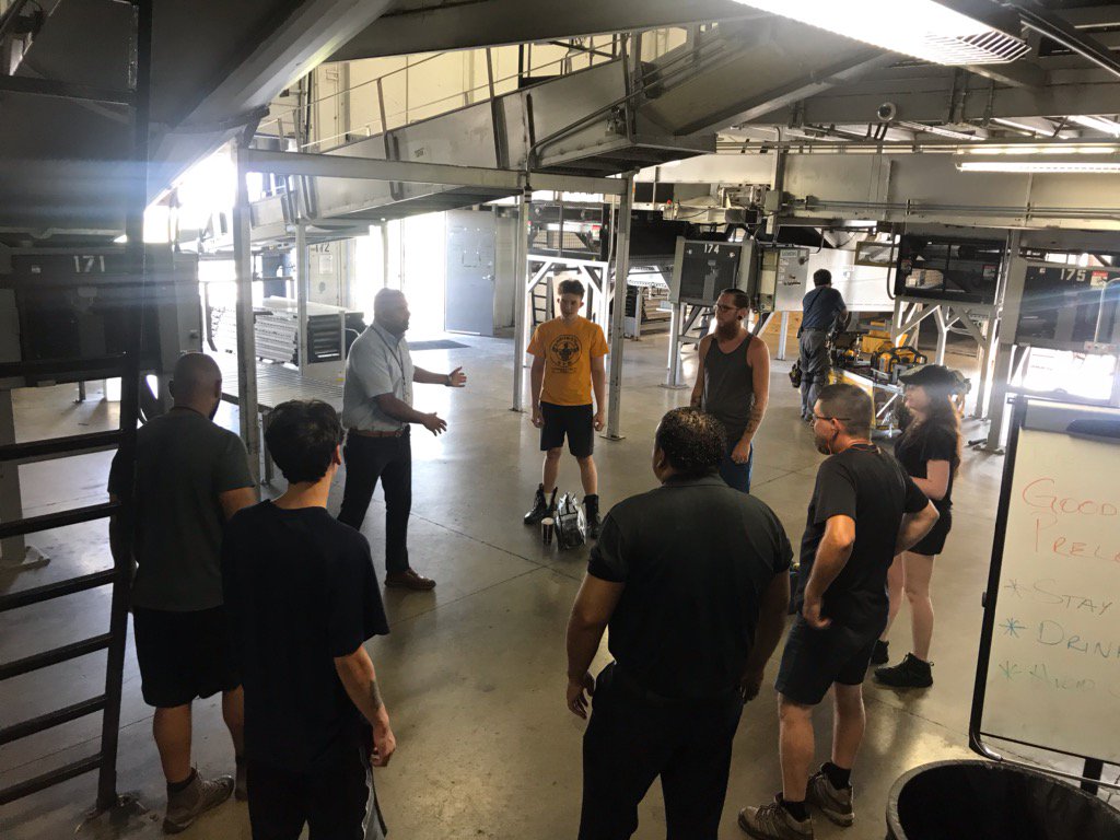 day_lions's tweet photo. #LionsRoar #SafetyFirst #HydrationIsLife #UPSService #TurnUpTuesday #DaySortShenanigans Full Time Sups getting the team ready for the day with Dynamic stretches. Lets get the day done. https://t.co/7iVfIEn1ea
