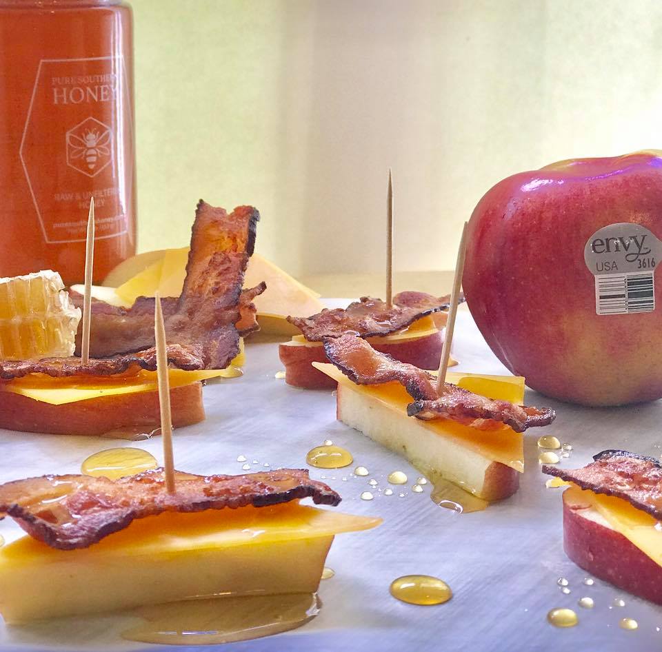 laborders2000's tweet photo. Don't miss out on learning new Fall recipes ideas using @EnvyApples. Sign up for An Evening with Envy TM Apples on 9/28 at the @Publix Aprons Cooking School in Alpharetta. https://t.co/1XkUDznTpf
#BiteandBelieve #CookingwithEnvy #Fall #EnvyApples #Apples https://t.co/oOmJNm1kxL