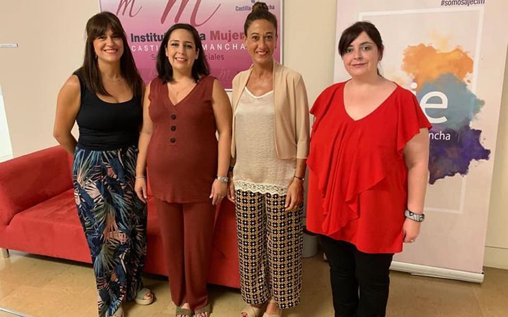 “PEQUEÑOS RELATOS Y GRANDES HISTORIAS” más “E-MUJER”, así se llaman  las actuaciones previstas que diseña AJE CLM con el Instituto de la Mujer de CLM para luchar contra la violencia de género buff.ly/32t3akD <a href="/AJECLM/">AJE CLM</a> #CLMpressDigital
