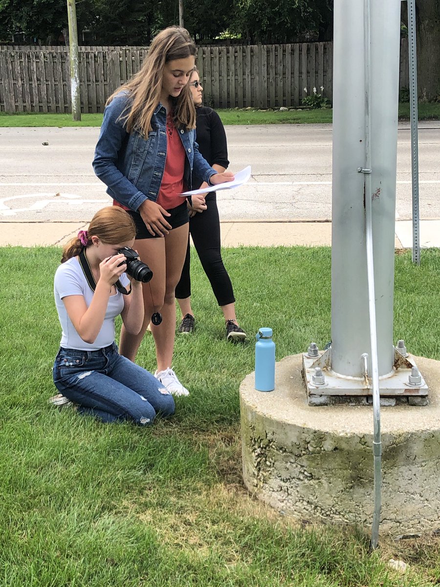 appliedtechD70's tweet photo. School is back in session!!!! 8th graders are busy learning how to take pictures using a DSLR. They are learning how to shoot in aperture mode, shutter mode, and eventually manual mode!! https://t.co/uRCKmPAKof