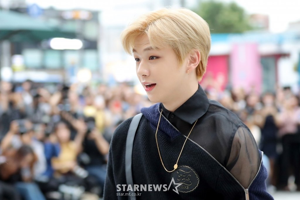 DanityK_here's tweet photo. Some of the photos that I like the most for today's event
Daniel's side profile is hella perfect♡
@danielk_konnect 
#강다니엘 #KangDaniel
#KangDanielxFendi https://t.co/Mtv8d2ZIL9
