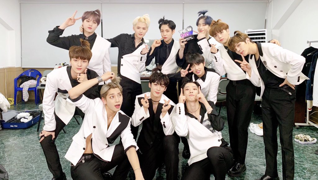 picseunsang's tweet photo. the show twitter update https://t.co/VojySurC5E