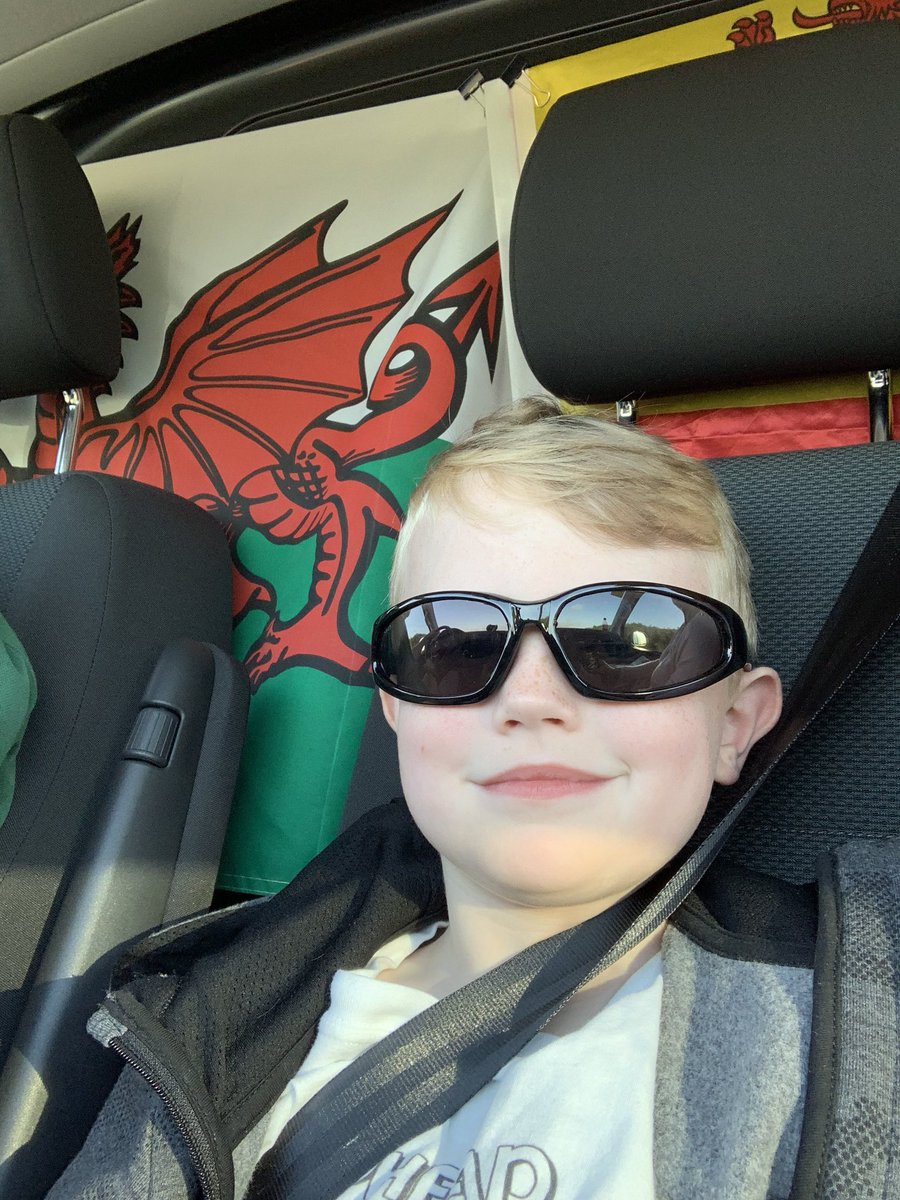 Seirian's tweet photo. Too cool for school! I know I’m biased but my word he’s beautiful. He’s going to start at a drama academy this weekend. He loves to perform in any capacity. #proudmam #myson #miniactor #minimodel @InfoJzee @MajesticModels 😍😍😍 #NorthWales https://t.co/MSJlInu0NA