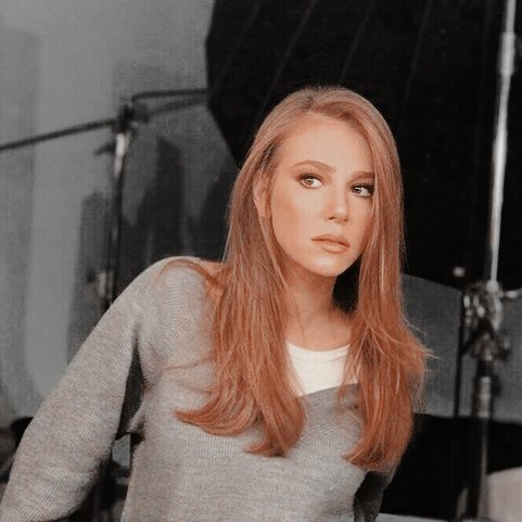 au_defom's tweet image. Passioni | au defom

Ömer e Defne se conheceram ainda crianças, mas logo seguiram caminhos diferentes. 
Ele um pintor famoso na Itália carrega seriedade e culpa em seus ombros. Ela uma modelo em ascensão e cheia de vida que lá no fundo sempre esperou reencontrar seu amigo.