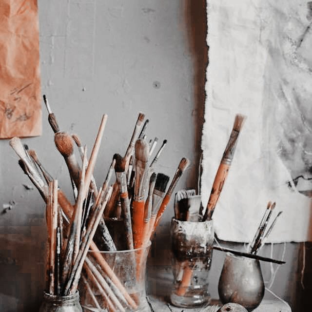 au_defom's tweet image. Passioni | au defom

Ömer e Defne se conheceram ainda crianças, mas logo seguiram caminhos diferentes. 
Ele um pintor famoso na Itália carrega seriedade e culpa em seus ombros. Ela uma modelo em ascensão e cheia de vida que lá no fundo sempre esperou reencontrar seu amigo.