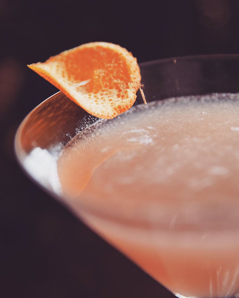 ☁️A cloudy day, #cosmopolitan !

Fruity, Elegant, Delightful 🎉🎉

#citron #vodka
#cointreau
#cranberryjuice 
#fresh #lime #juice
#sugarsyrup
#cocktails #trudebarclubandrestaurant 
#bartenderlife #bar #club #drink