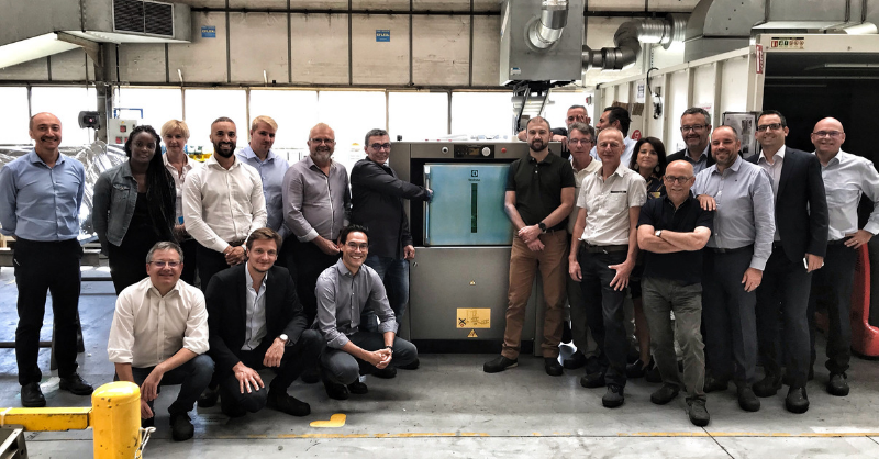 ElectroluxProFR's tweet photo. La tournée #DiscoveryTour L6000 a débuté aujourd'hui ! Nos partenaires sont venus découvrir les nouvelles laveuses barrières L6000 Evolution directement à l’usine de Rosières-Prés-Troyes ! #ElectroluxPro https://t.co/QRPQuJGQSL