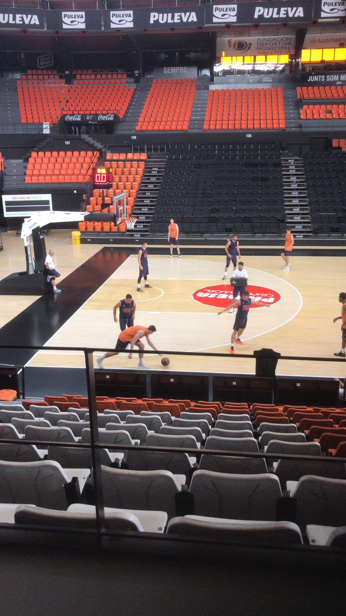 Great people.Great club.Great city. Great week!Great experience!!!
Big thanks to <a href="/SamyV09/">Sam Van Rossom</a> &amp; <a href="/Ramanski_06/">Jana Raman</a> for the hospitality and for being such fantastic people. Big thanks to <a href="/valenciabasket/">Valencia Basket Club</a>, coach Jaume and staff for having me, and being so open and sharing!!!
Muchos gracias!!!