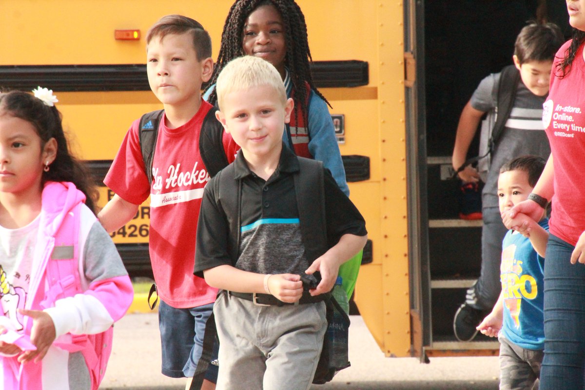 SLPublicSchools's tweet photo. Welcome back Peter Hobart Elementary students and families! #IAmBecauseWeAreSLP #ChildrenFirstinSLP #SLPDayOne #ParkPride https://t.co/RE6WfKBTX3