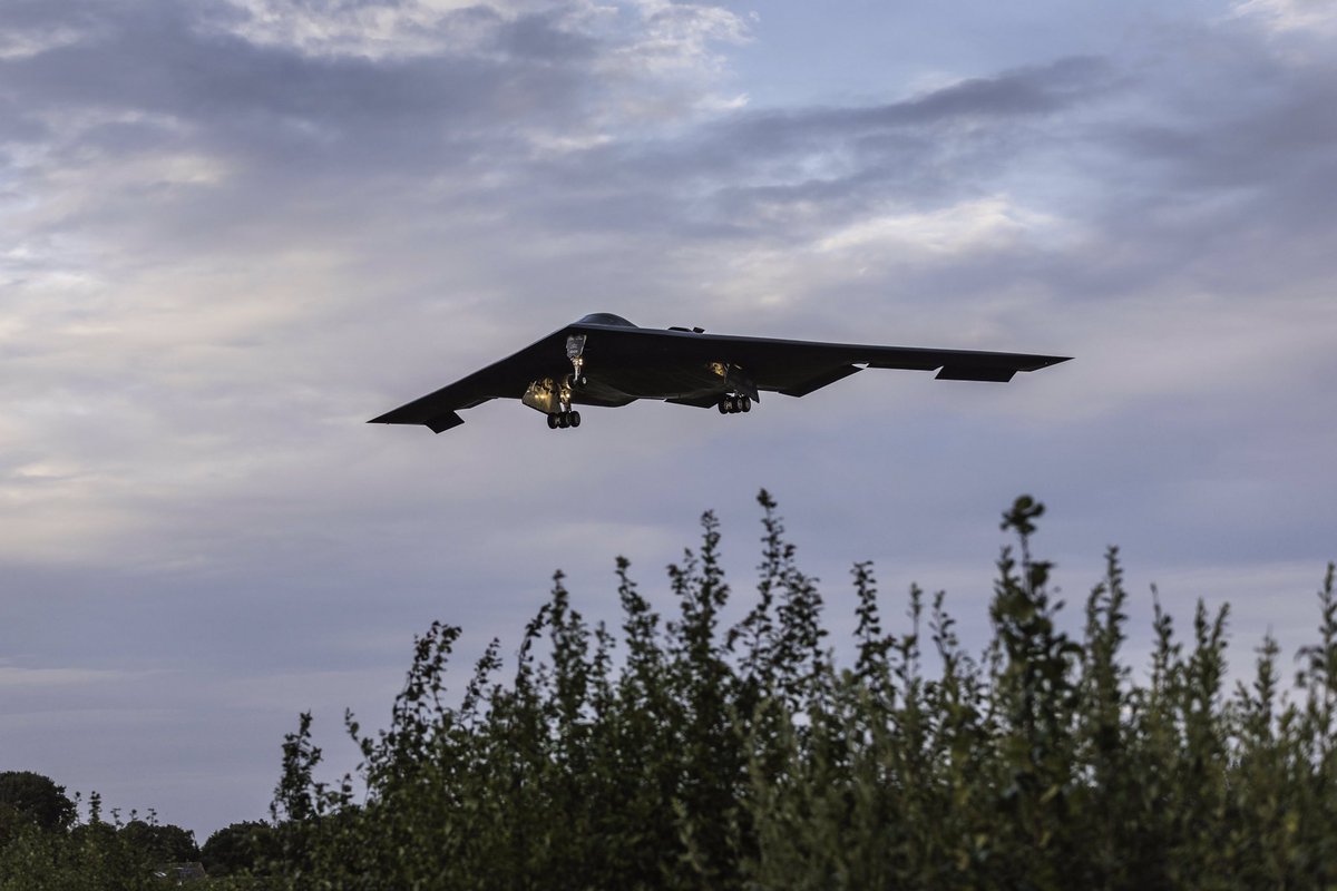 Productions_TS's tweet photo. B-2 Spirit Stealth Bombers at RAF Fairford yesterday.
Spirit of New York, Georgia and Mississippi.
#B2Bomber #B2Spirit #RAFFairford #B2 https://t.co/Z8DfkPD6cJ